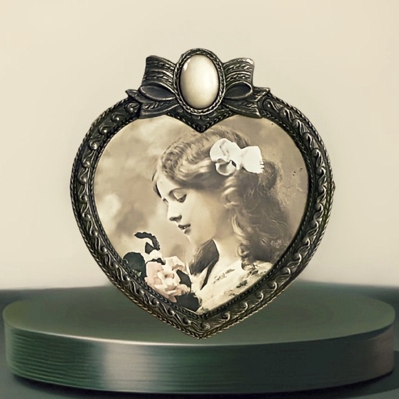 Pewter Heart Shaped Picture Frame Glass Imitation Pearl - Picture 1 of 2